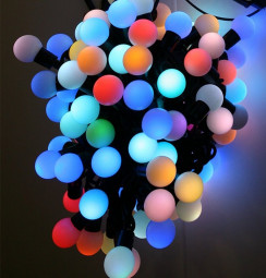 Светодиодная гирлянда шарики Fiesta, 7 м., 75 RGB LED ламп 23 мм, черный каучук, Beauty Led (RGB BB75-2-2RGB)